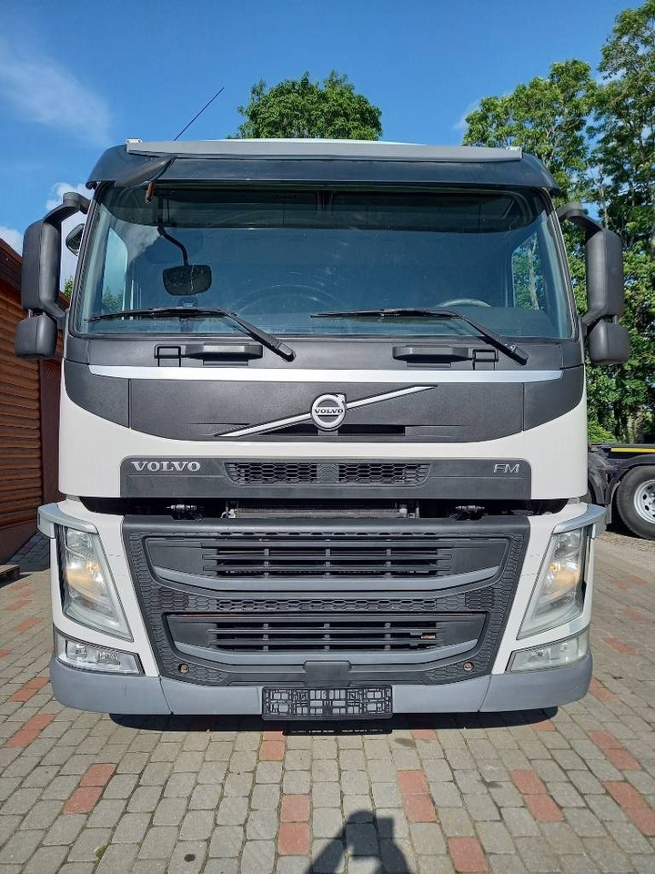 Refrigerator truck Volvo FM 330, 6x2, CARRIER SUPRA 950 U: picture 11