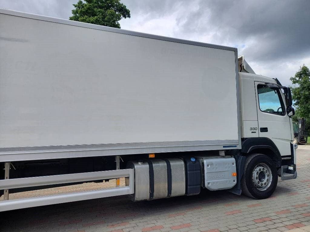 Refrigerator truck Volvo FM 330, 6x2, CARRIER SUPRA 950 U: picture 19