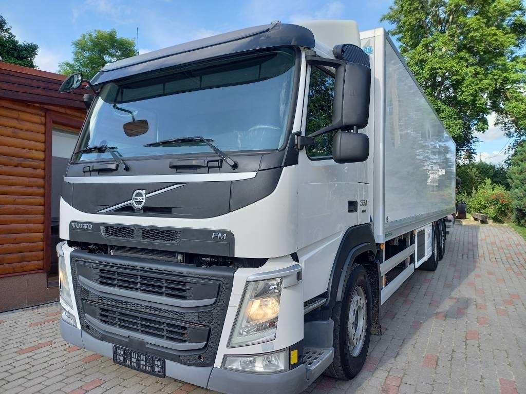 Volvo FM 330, 6x2, CARRIER SUPRA 950 U - Refrigerator truck: picture 2 Volvo FM 330, 6x2, CARRIER SUPRA 950 U - Refrigerator truck: picture 2