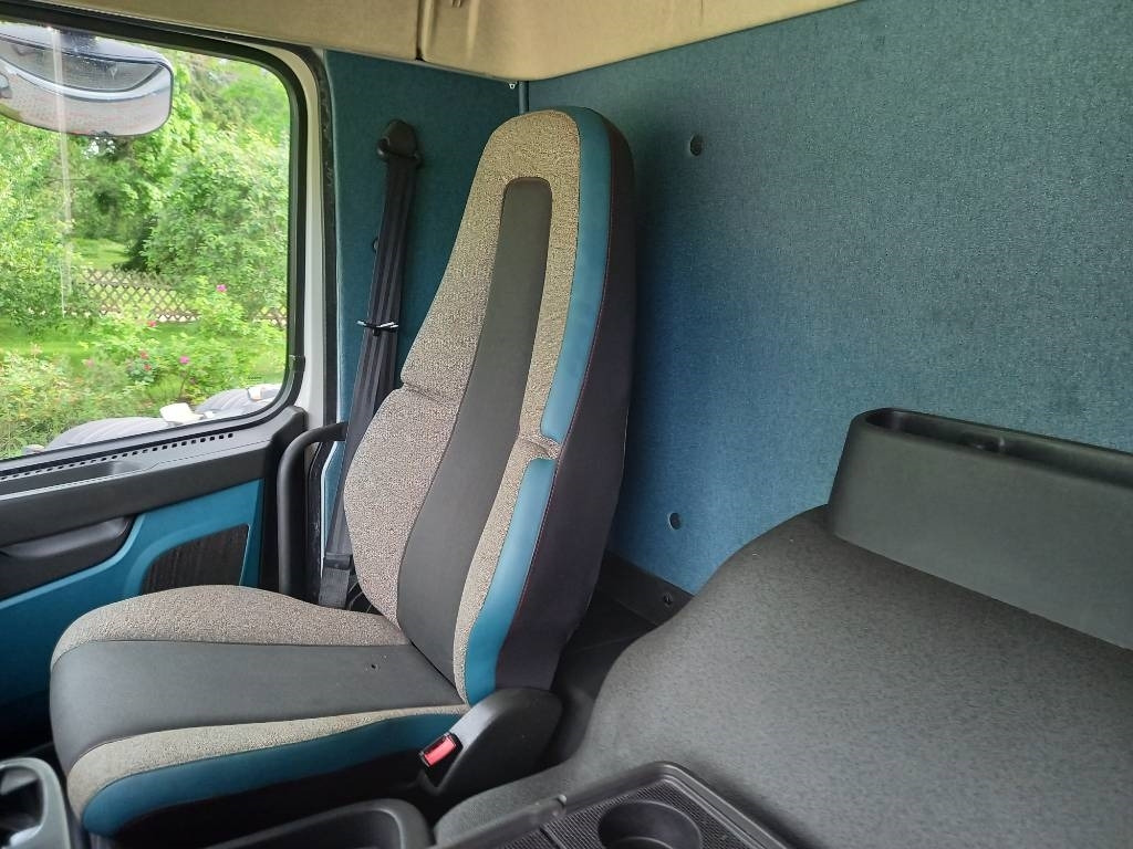 Refrigerator truck Volvo FM 330, 6x2, CARRIER SUPRA 950 U: picture 45