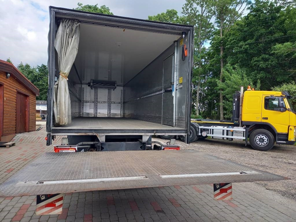 Refrigerator truck Volvo FM 330, 6x2, CARRIER SUPRA 950 U: picture 31