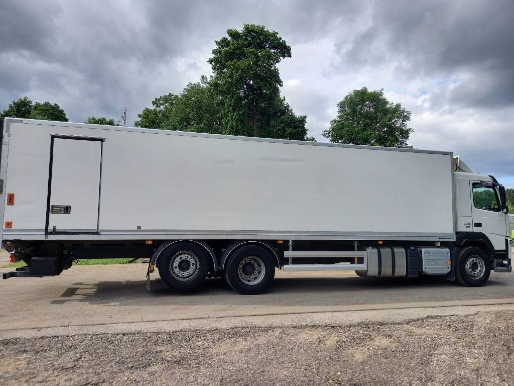 Refrigerator truck Volvo FM 330, 6x2, CARRIER SUPRA 950 U: picture 18