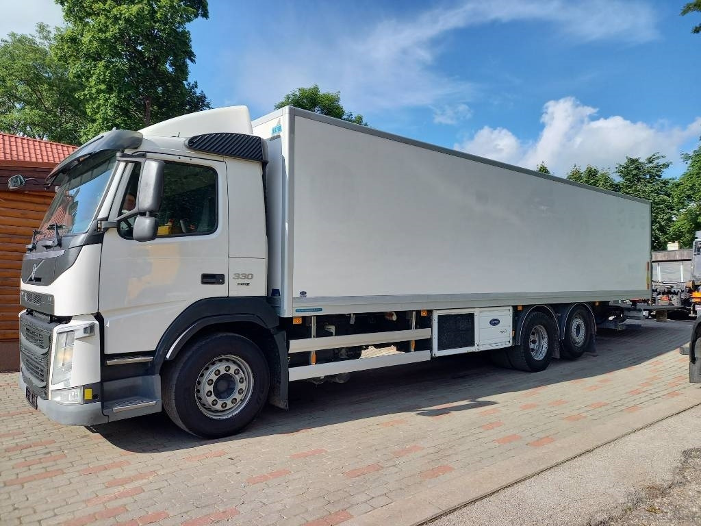 Refrigerator truck Volvo FM 330, 6x2, CARRIER SUPRA 950 U: picture 9