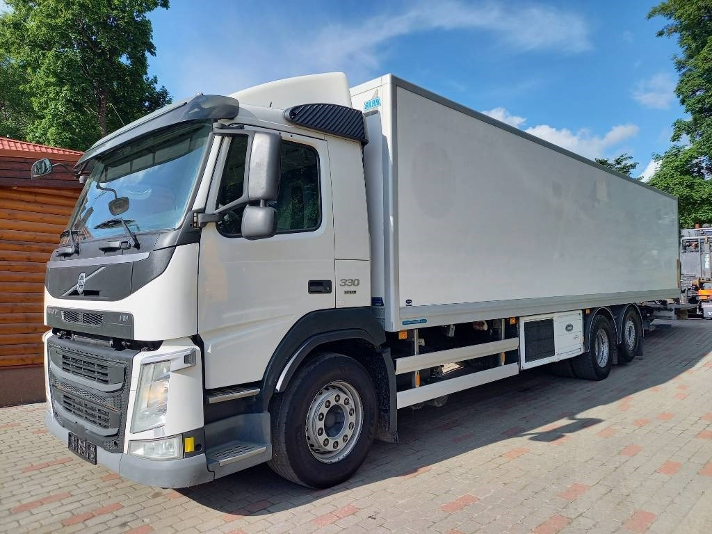 Refrigerator truck Volvo FM 330, 6x2, CARRIER SUPRA 950 U: picture 8