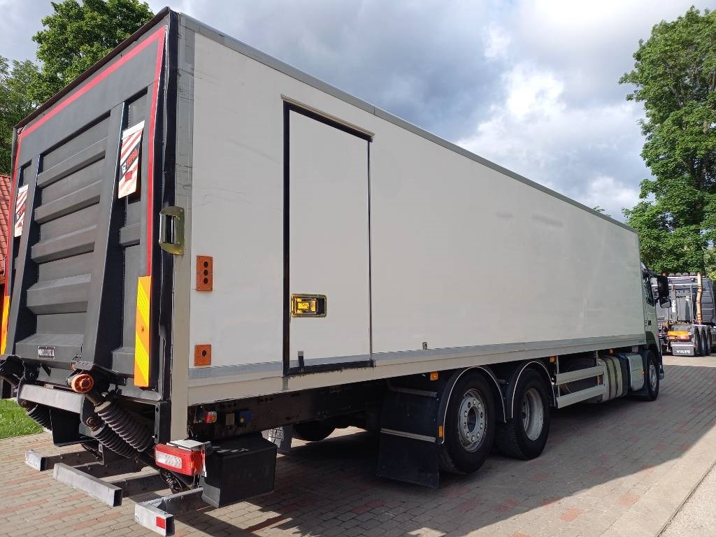 Refrigerator truck Volvo FM 330, 6x2, CARRIER SUPRA 950 U: picture 29