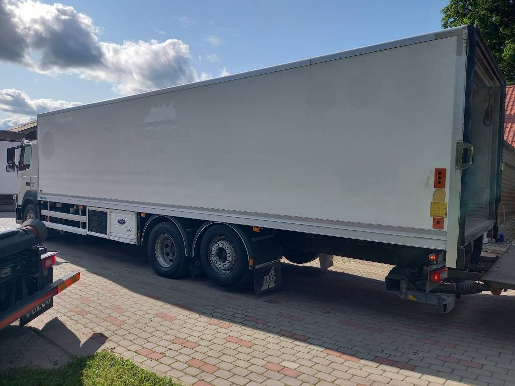 Refrigerator truck Volvo FM 330, 6x2, CARRIER SUPRA 950 U: picture 25