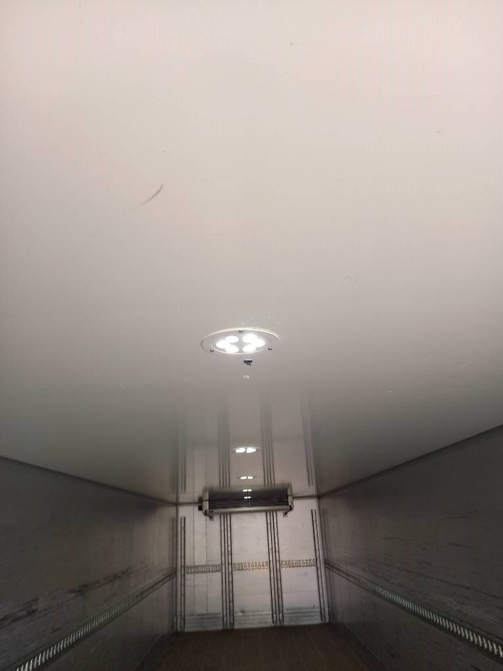 Refrigerator truck Volvo FM 330, 6x2, CARRIER SUPRA 950 U: picture 34