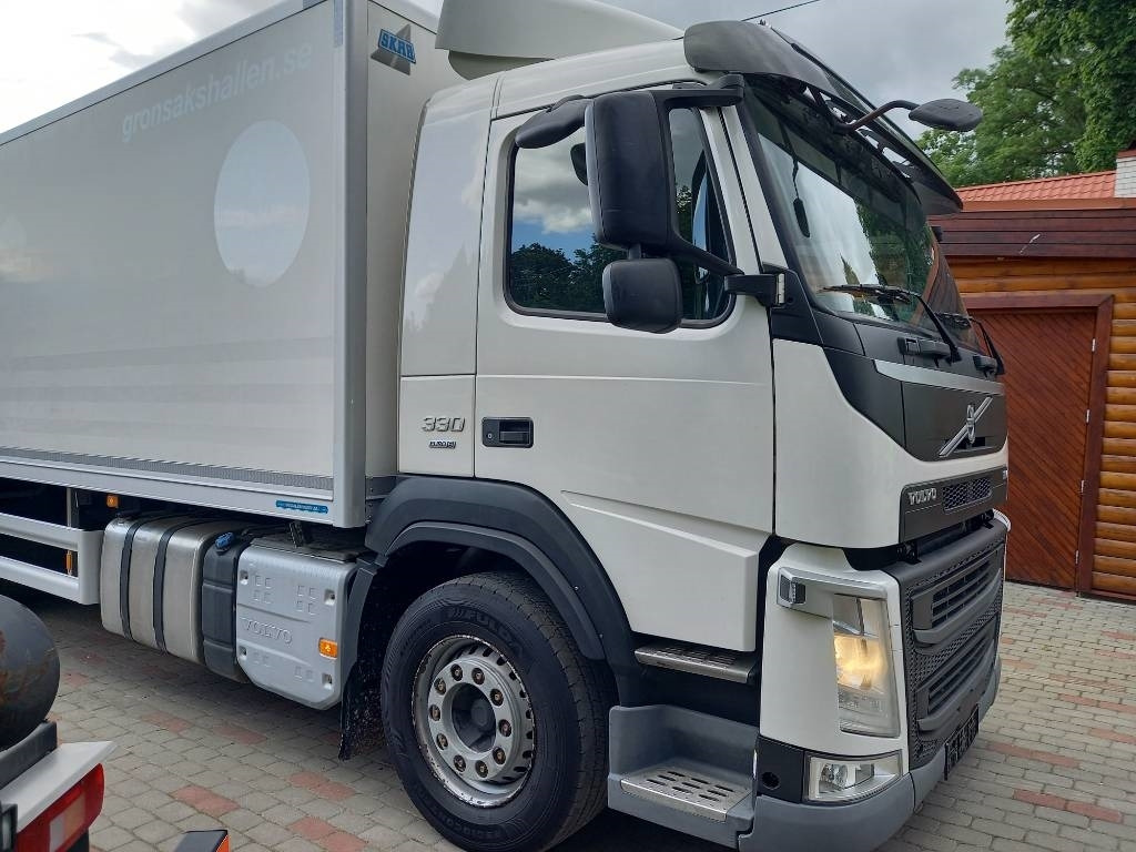 Refrigerator truck Volvo FM 330, 6x2, CARRIER SUPRA 950 U: picture 16