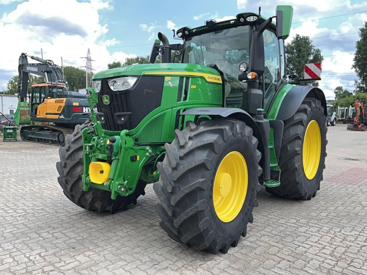 John Deere 6R230 - Farm tractor: picture 5 John Deere 6R230 - Farm tractor: picture 5