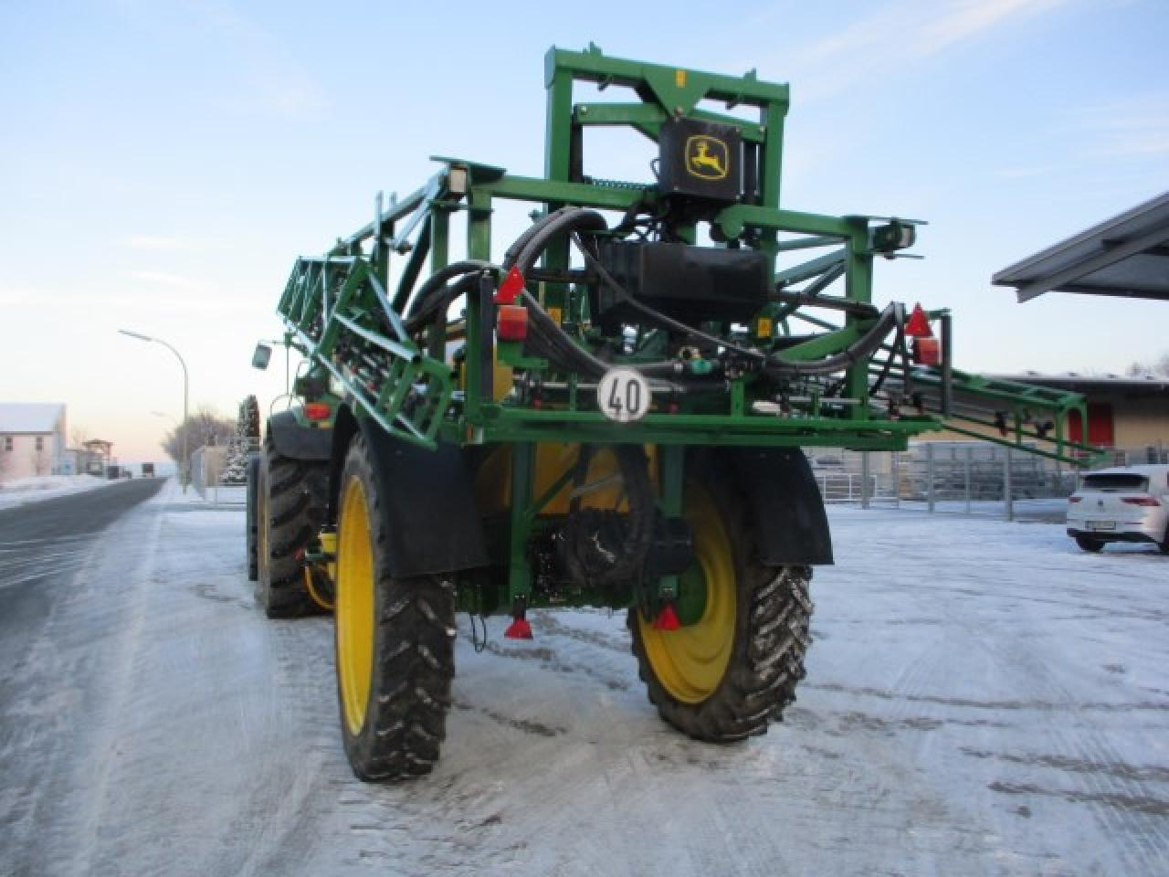 John Deere 732 - Trailed sprayer: picture 3 John Deere 732 - Trailed sprayer: picture 3