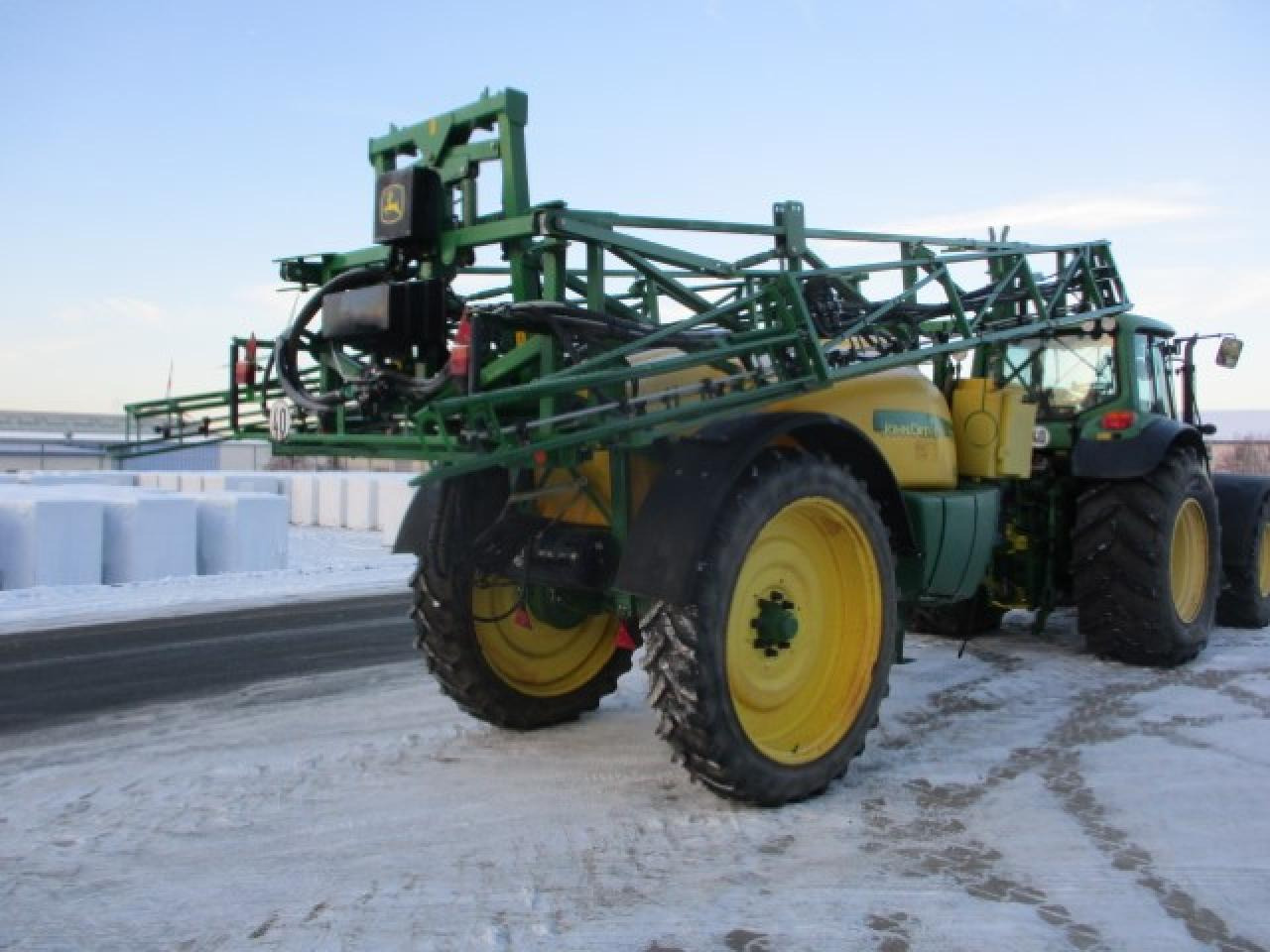 John Deere 732 - Trailed sprayer: picture 4 John Deere 732 - Trailed sprayer: picture 4