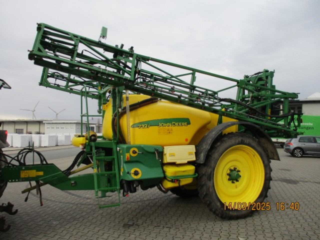 John Deere 732I - Trailed sprayer: picture 1 John Deere 732I - Trailed sprayer: picture 1