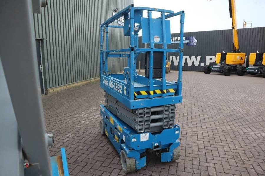 Genie GS1932 E-Drive Several In Stock, 8m Working Height - Scissor lift: picture 2 Genie GS1932 E-Drive Several In Stock, 8m Working Height - Scissor lift: picture 2