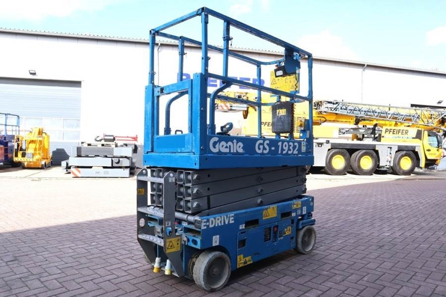 Genie GS1932 E-Drive Several In Stock, 8m Working Height - Scissor lift: picture 2 Genie GS1932 E-Drive Several In Stock, 8m Working Height - Scissor lift: picture 2
