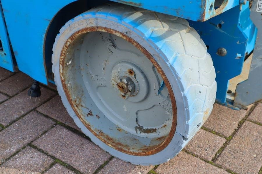 Scissor lift Genie GS2632 Electric, Working Height 10m, 227kg Capacit: picture 12