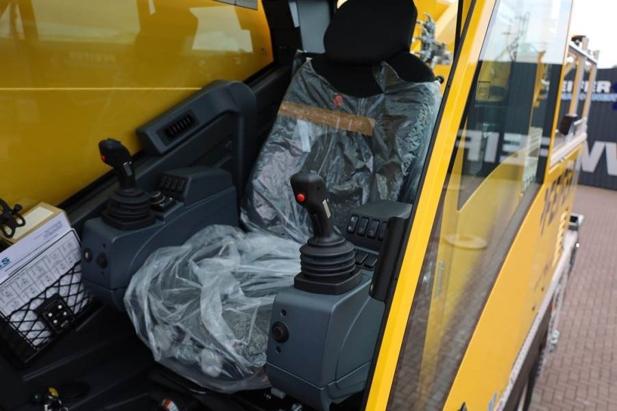 Grove GMK5250XL-1 Available For Rent, Dutch Registration - All terrain crane: picture 5 Grove GMK5250XL-1 Available For Rent, Dutch Registration - All terrain crane: picture 5