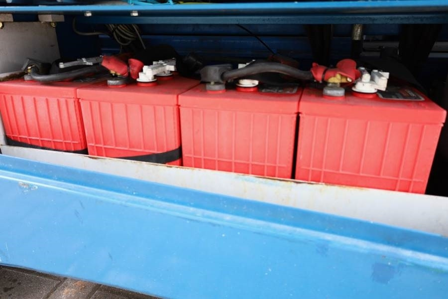 Scissor lift Haulotte Compact 12RTE Electric, 12m Working Height, 450kg: picture 6