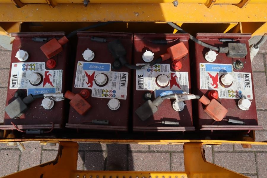 Haulotte Compact 14 Electric, 14m Working Height, 350kg Cap - Scissor lift: picture 5 Haulotte Compact 14 Electric, 14m Working Height, 350kg Cap - Scissor lift: picture 5