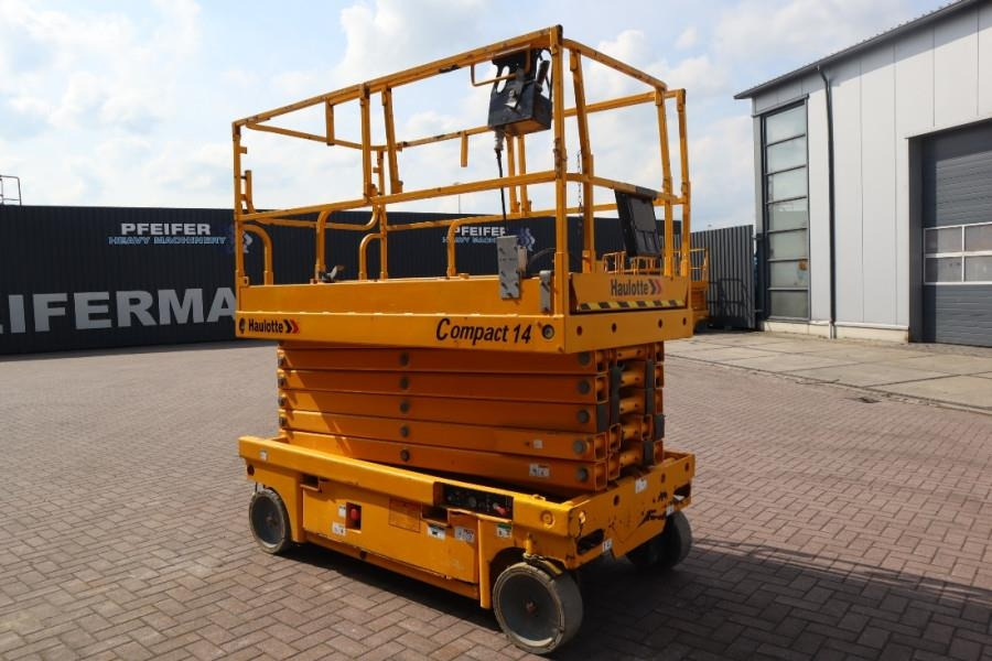 Haulotte Compact 14 Electric, 14m Working Height, 350kg Cap - Scissor lift: picture 2 Haulotte Compact 14 Electric, 14m Working Height, 350kg Cap - Scissor lift: picture 2