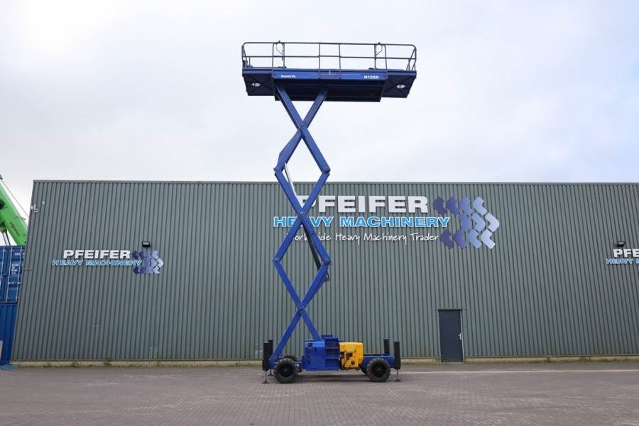 Haulotte H12SX Diesel, 4x4 Drive, 12m Working Height, 700kg - Scissor lift: picture 3 Haulotte H12SX Diesel, 4x4 Drive, 12m Working Height, 700kg - Scissor lift: picture 3