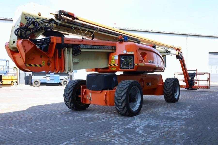 JLG 1250AJP Diesel, 4x4x4 Drive, 40.1m Working Height, - Articulated boom: picture 2 JLG 1250AJP Diesel, 4x4x4 Drive, 40.1m Working Height, - Articulated boom: picture 2