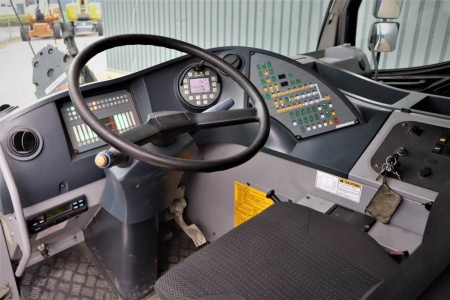 Liebherr LTM1050-3.1 6x4 Drive And 6-Wheel Steering, 50t Ca - All terrain crane: picture 4 Liebherr LTM1050-3.1 6x4 Drive And 6-Wheel Steering, 50t Ca - All terrain crane: picture 4