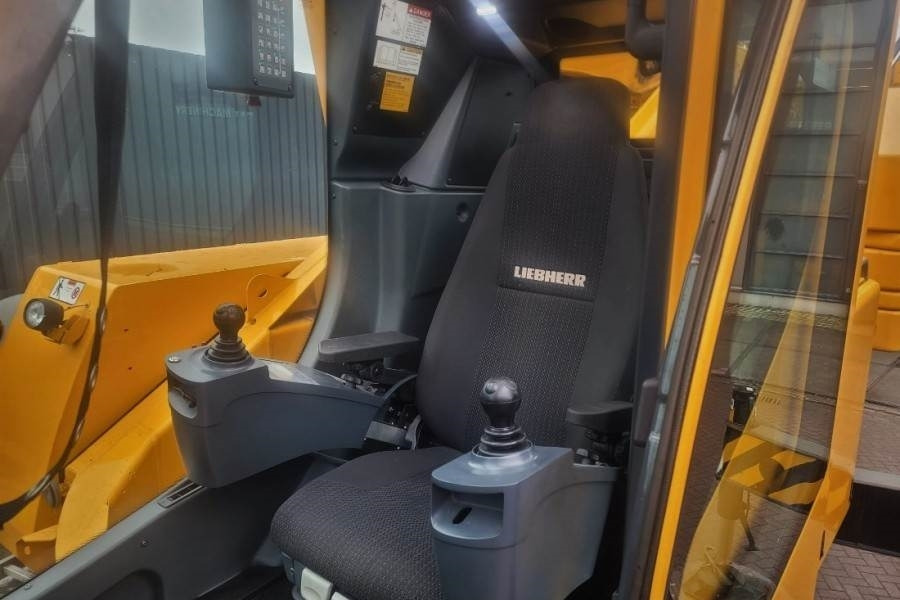 Liebherr LTM1070-4.2 Dutch Vehicle Registration, Valid Insp - All terrain crane: picture 4 Liebherr LTM1070-4.2 Dutch Vehicle Registration, Valid Insp - All terrain crane: picture 4