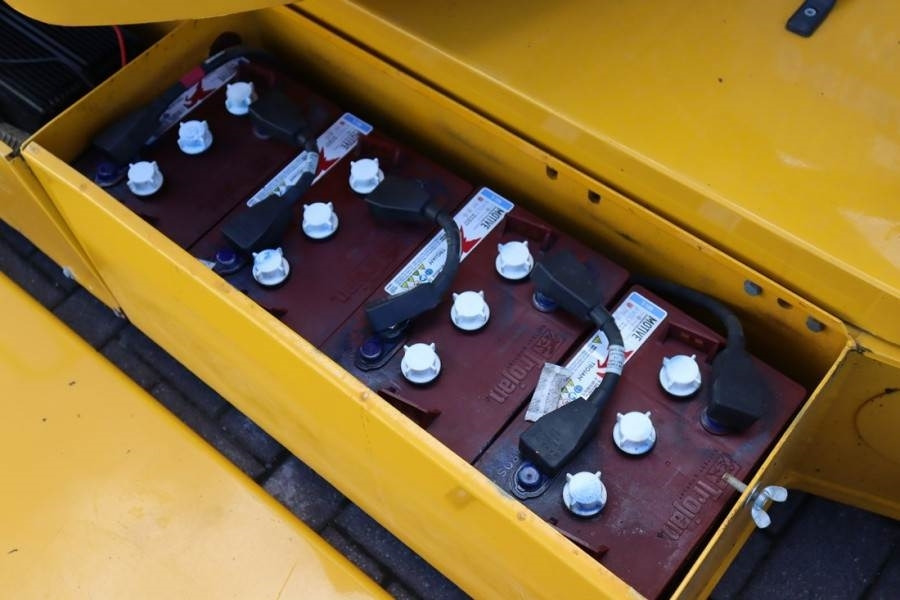 Snorkel A38E Electric, 13.5m Working Height, 6.1m Reach, 2 - Articulated boom: picture 5 Snorkel A38E Electric, 13.5m Working Height, 6.1m Reach, 2 - Articulated boom: picture 5