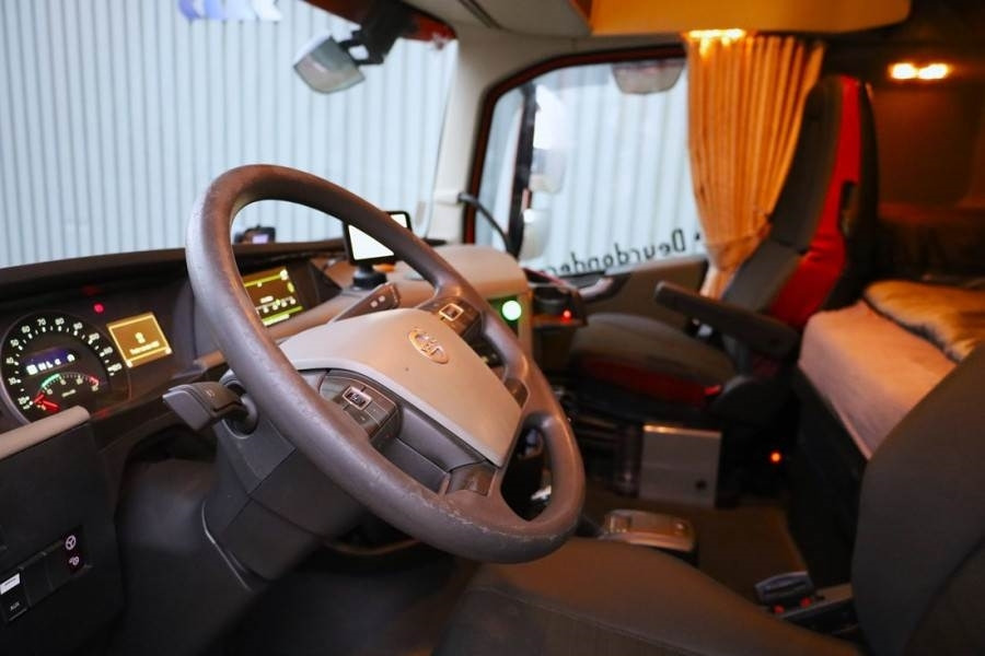 Volvo FH12 With Cormach 135tm Crane Volvo FH12 10x4 With - All terrain crane: picture 4 Volvo FH12 With Cormach 135tm Crane Volvo FH12 10x4 With - All terrain crane: picture 4