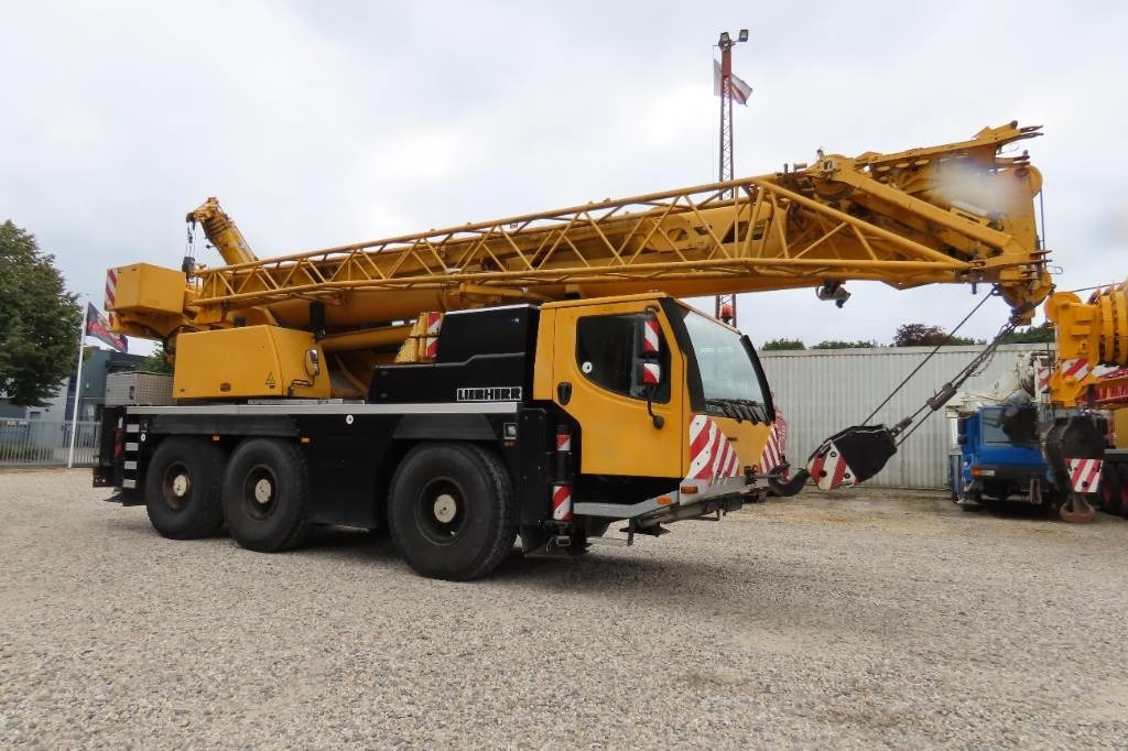 Liebherr LTM 1050-3.1 - All terrain crane: picture 2 Liebherr LTM 1050-3.1 - All terrain crane: picture 2