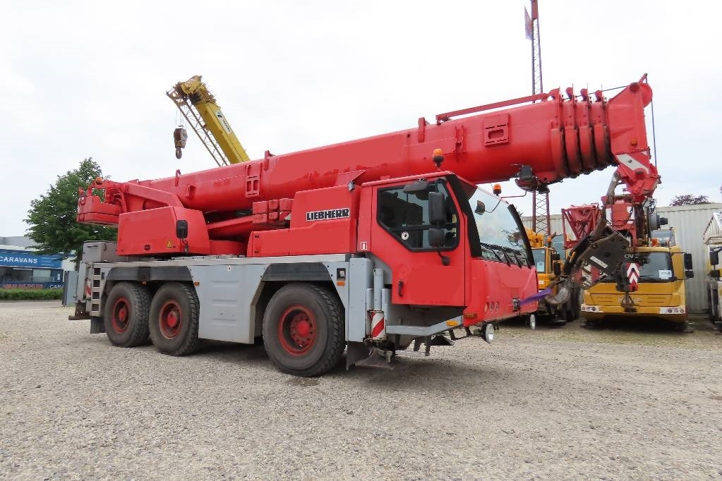 Liebherr LTM 1055-3.2 - All terrain crane: picture 2 Liebherr LTM 1055-3.2 - All terrain crane: picture 2