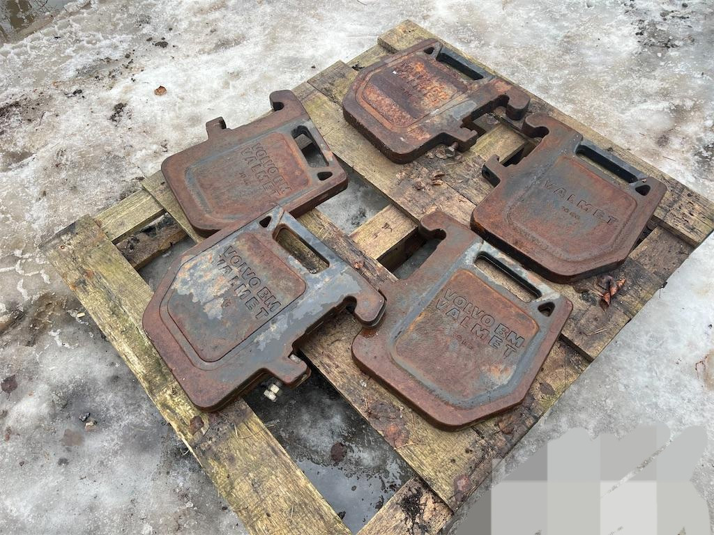 Valmet Volvo BM 30 kg /st - Attachment for Agricultural machinery: picture 1 Valmet Volvo BM 30 kg /st - Attachment for Agricultural machinery: picture 1