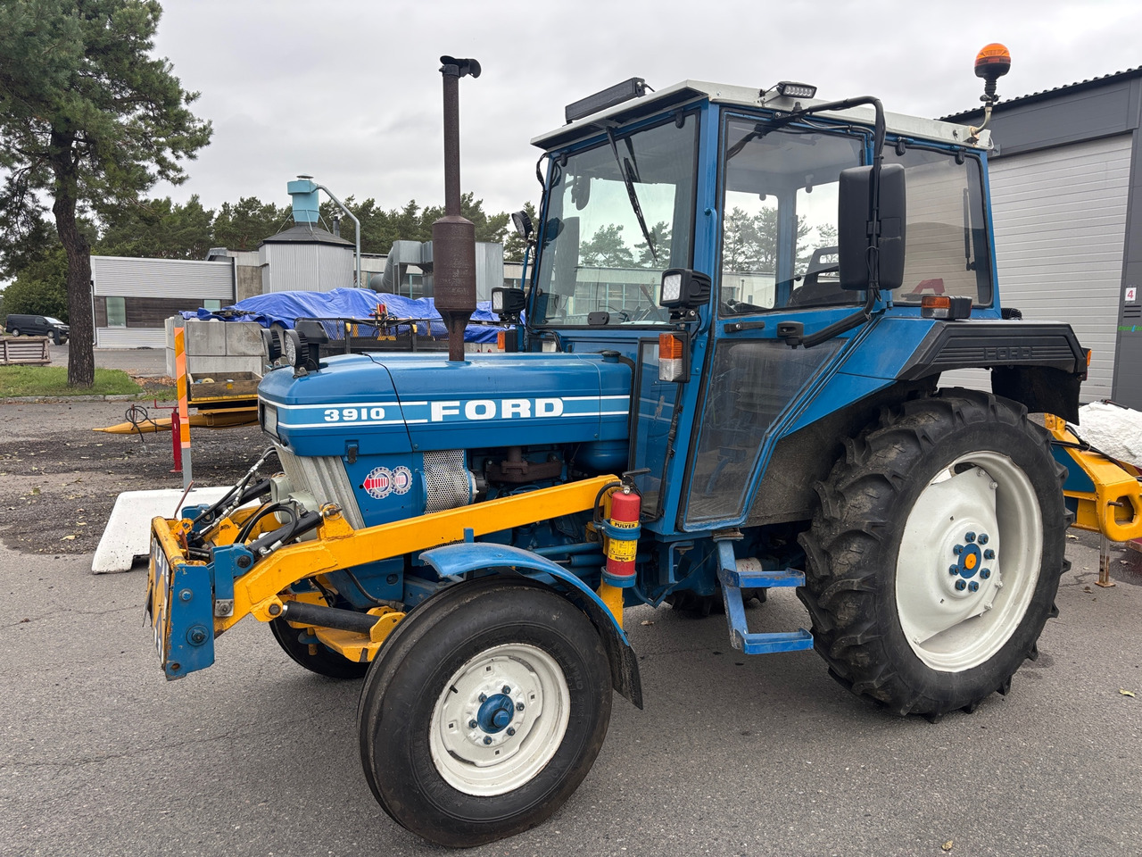 Ford 3910 LP - Farm tractor: picture 1 Ford 3910 LP - Farm tractor: picture 1