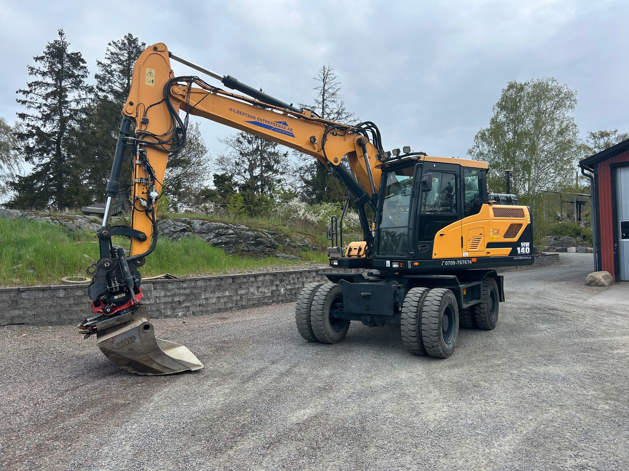 Hyundai HW140 - Excavator: picture 1 Hyundai HW140 - Excavator: picture 1