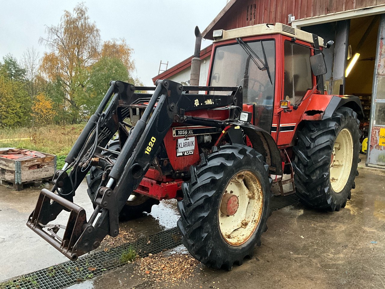 International IH 1056 XL - Farm tractor: picture 1 International IH 1056 XL - Farm tractor: picture 1