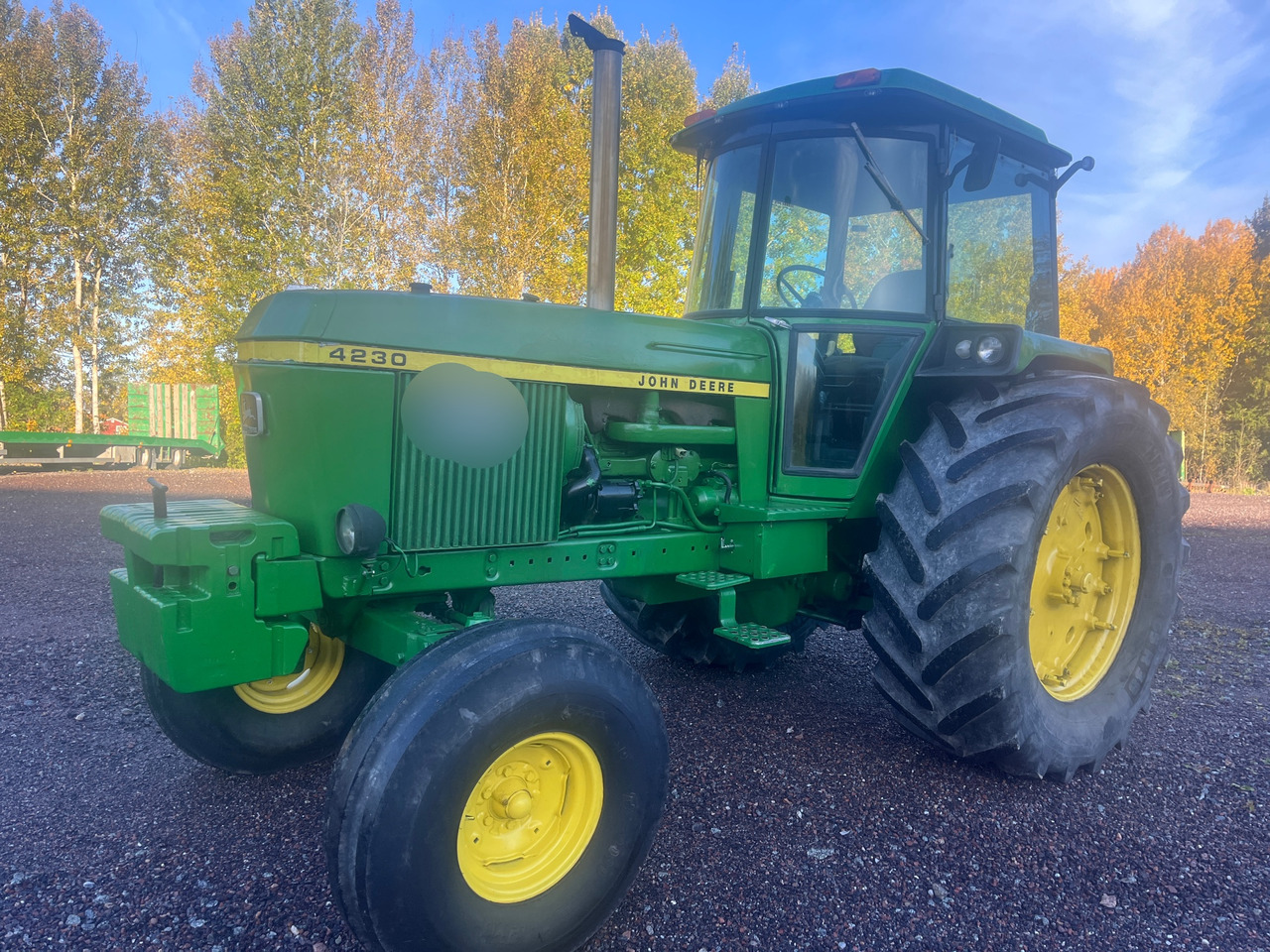 John Deere 4230 - Farm tractor: picture 1 John Deere 4230 - Farm tractor: picture 1