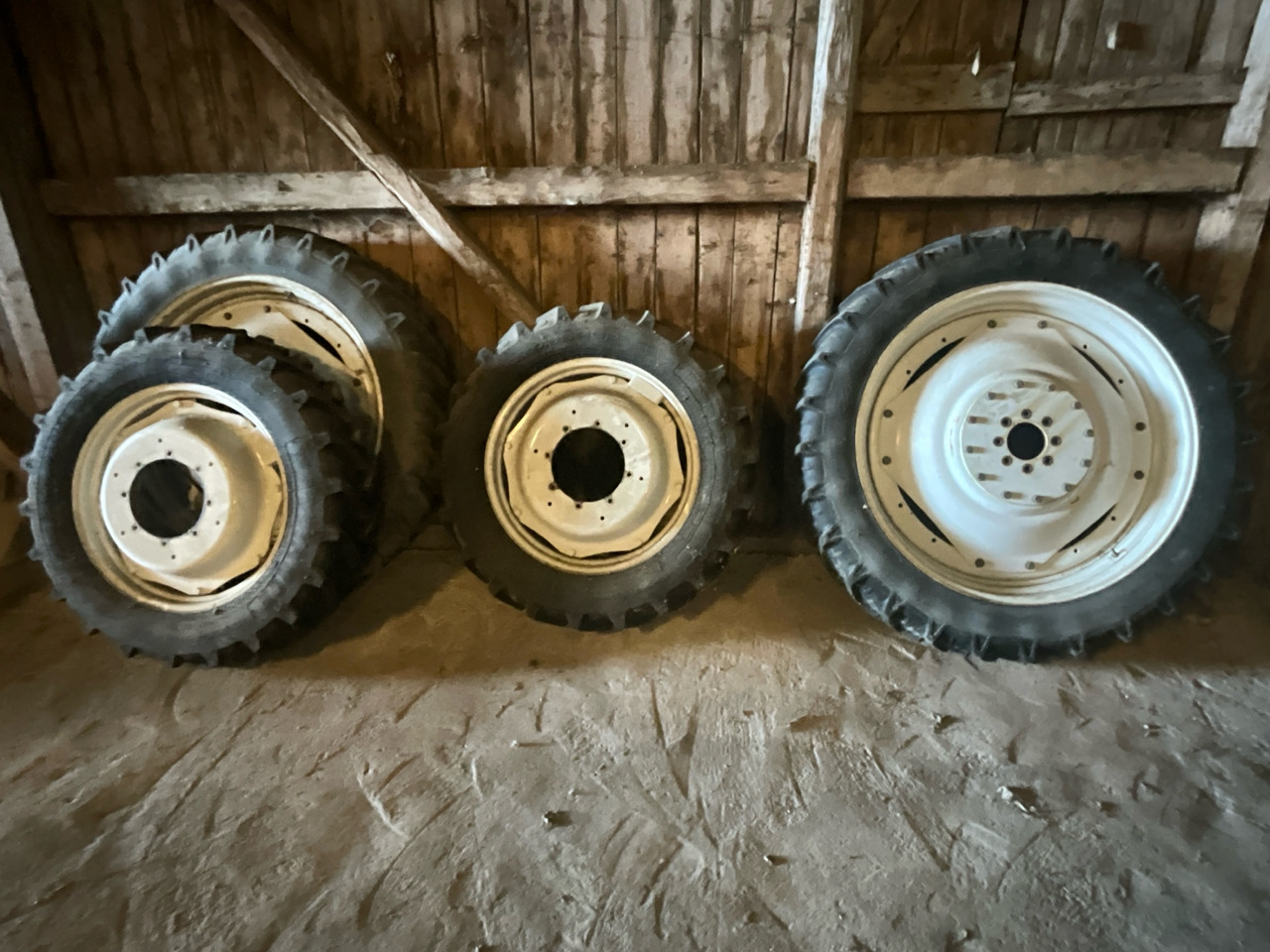 Kleber/ Allince 12,4-46/12,4-32 - Tire for Agricultural machinery: picture 1 Kleber/ Allince 12,4-46/12,4-32 - Tire for Agricultural machinery: picture 1