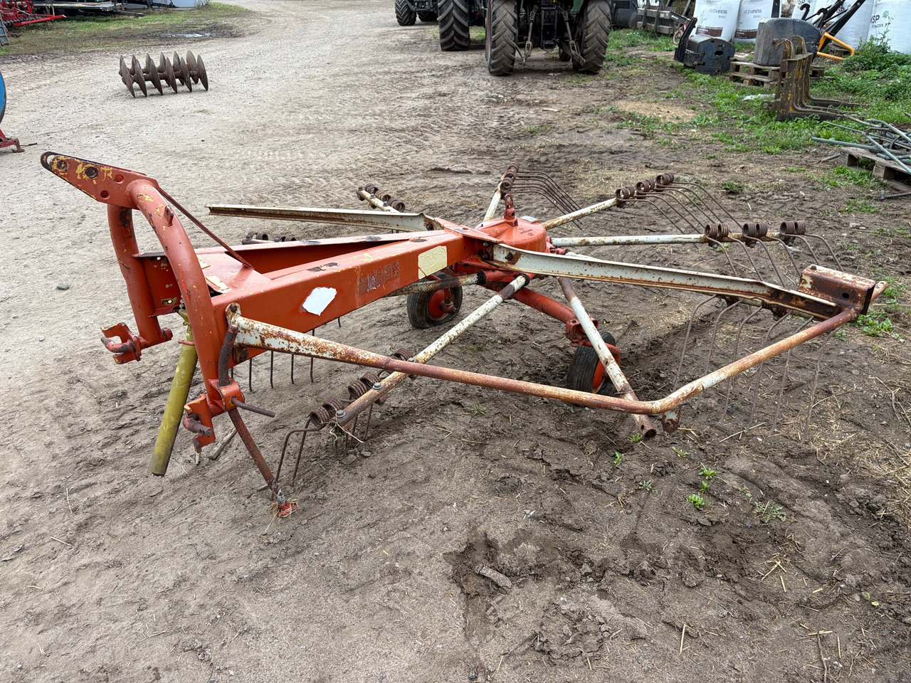 Kuhn GA 280 - Tedder/ Rake: picture 1 Kuhn GA 280 - Tedder/ Rake: picture 1