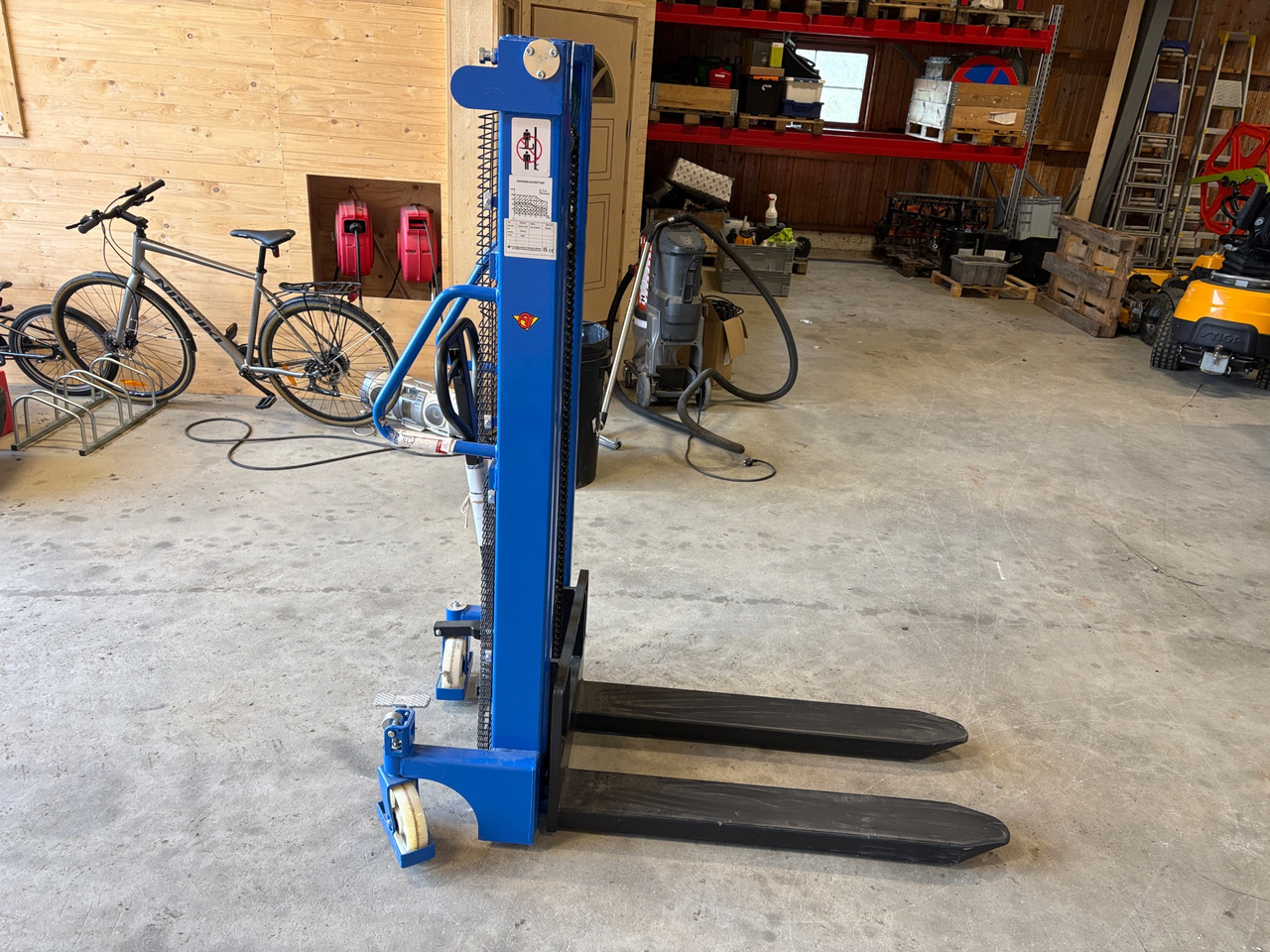 AJ Sfhd10 - Material handling equipment: picture 1 AJ Sfhd10 - Material handling equipment: picture 1