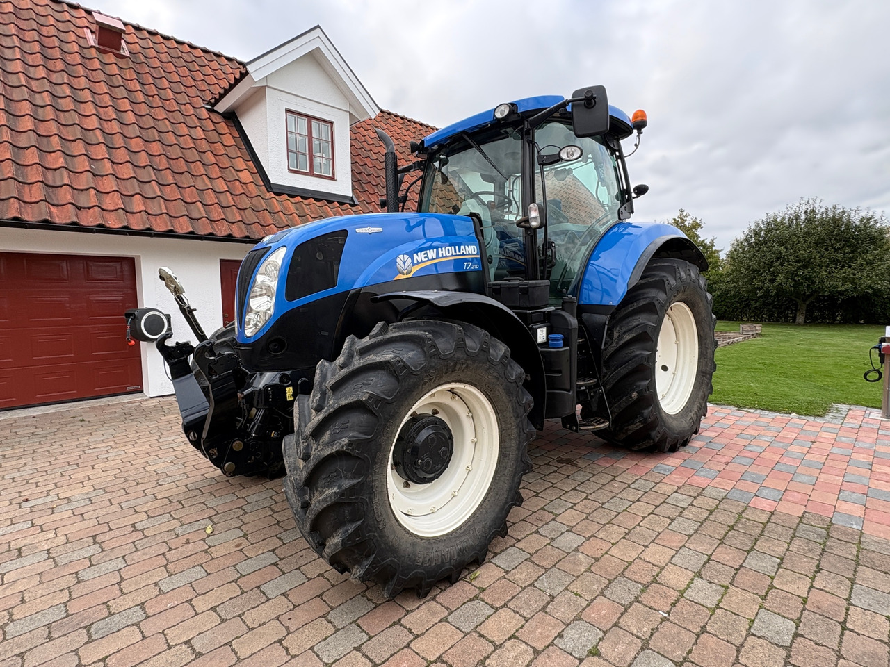 New Holland T7.210 - Farm tractor: picture 1 New Holland T7.210 - Farm tractor: picture 1