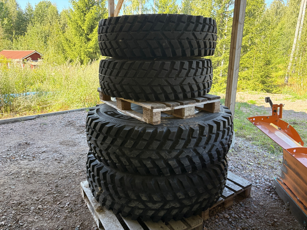 Nokian TRI 2 - Tire for Construction machinery: picture 1 Nokian TRI 2 - Tire for Construction machinery: picture 1
