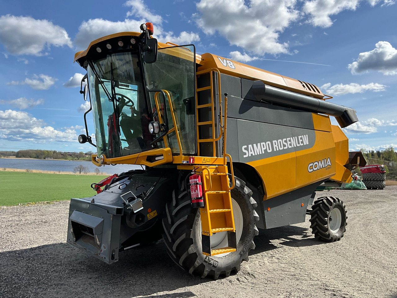 Sampo Rosenlew V8 - Combine harvester: picture 1 Sampo Rosenlew V8 - Combine harvester: picture 1