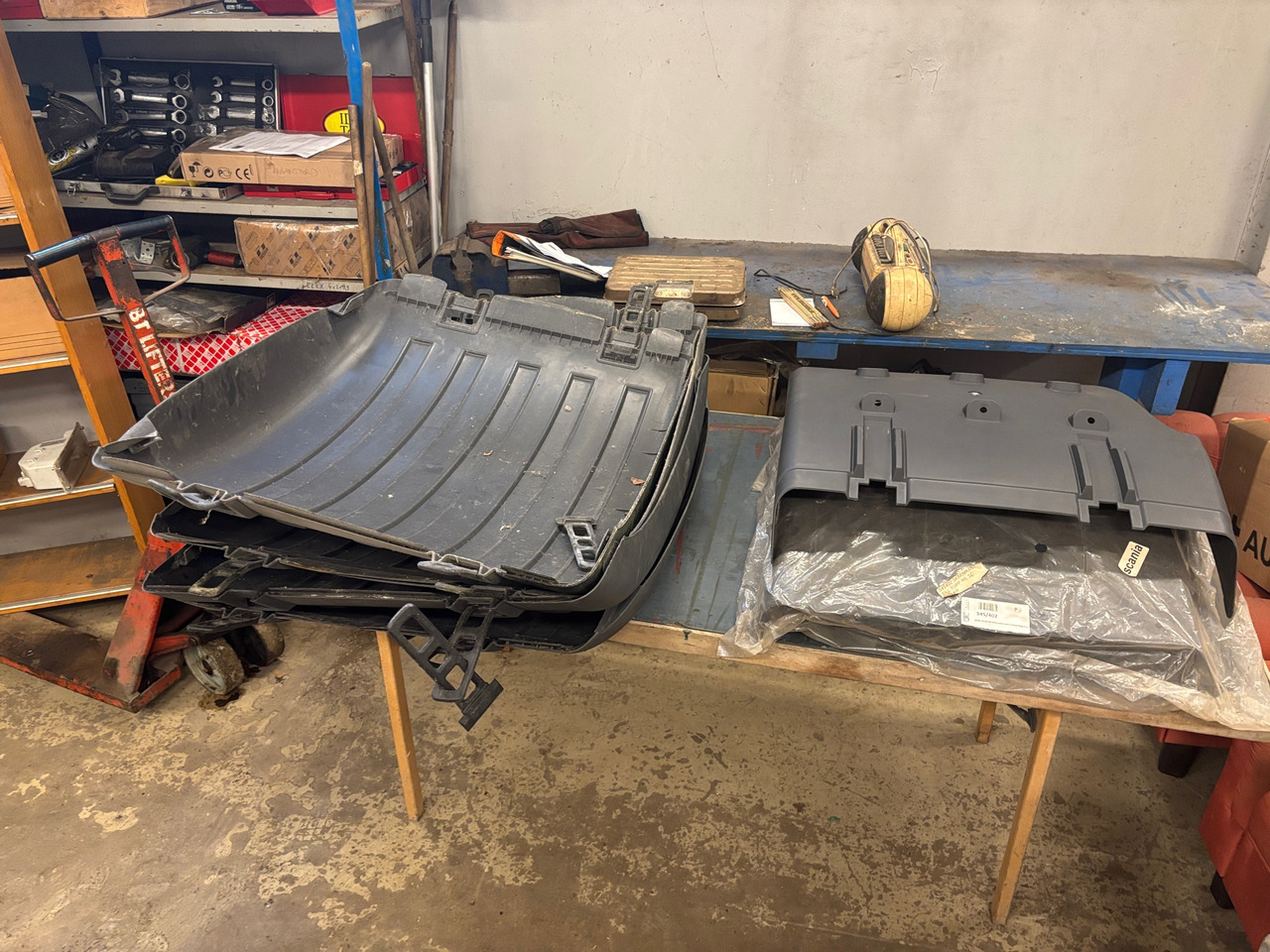 Scania - Sun visor for Truck: picture 1 Scania - Sun visor for Truck: picture 1