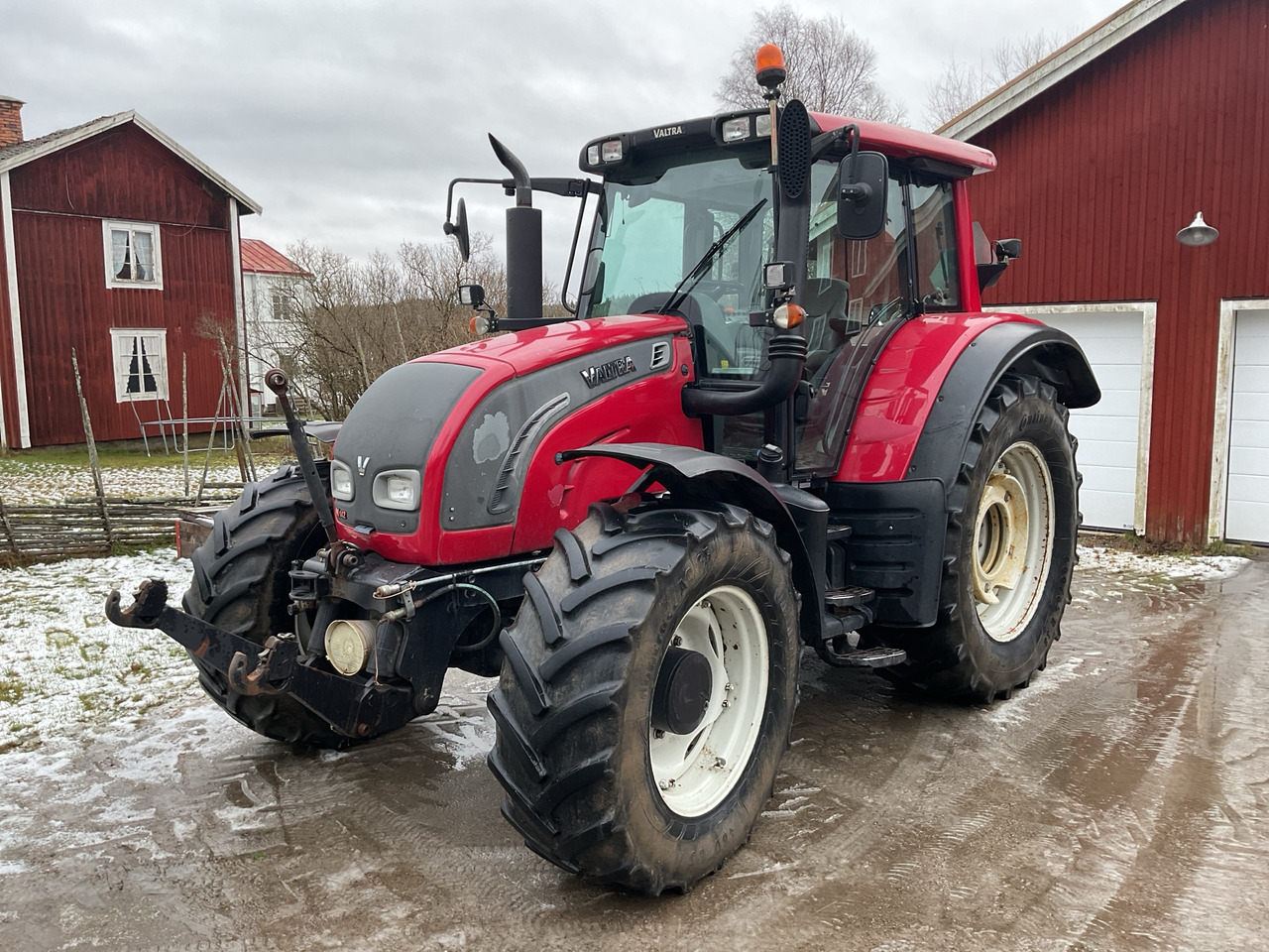 Valtra N142 - Farm tractor: picture 1 Valtra N142 - Farm tractor: picture 1