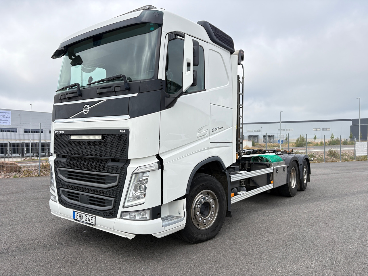 Volvo FH540 - Hook lift truck: picture 1 Volvo FH540 - Hook lift truck: picture 1