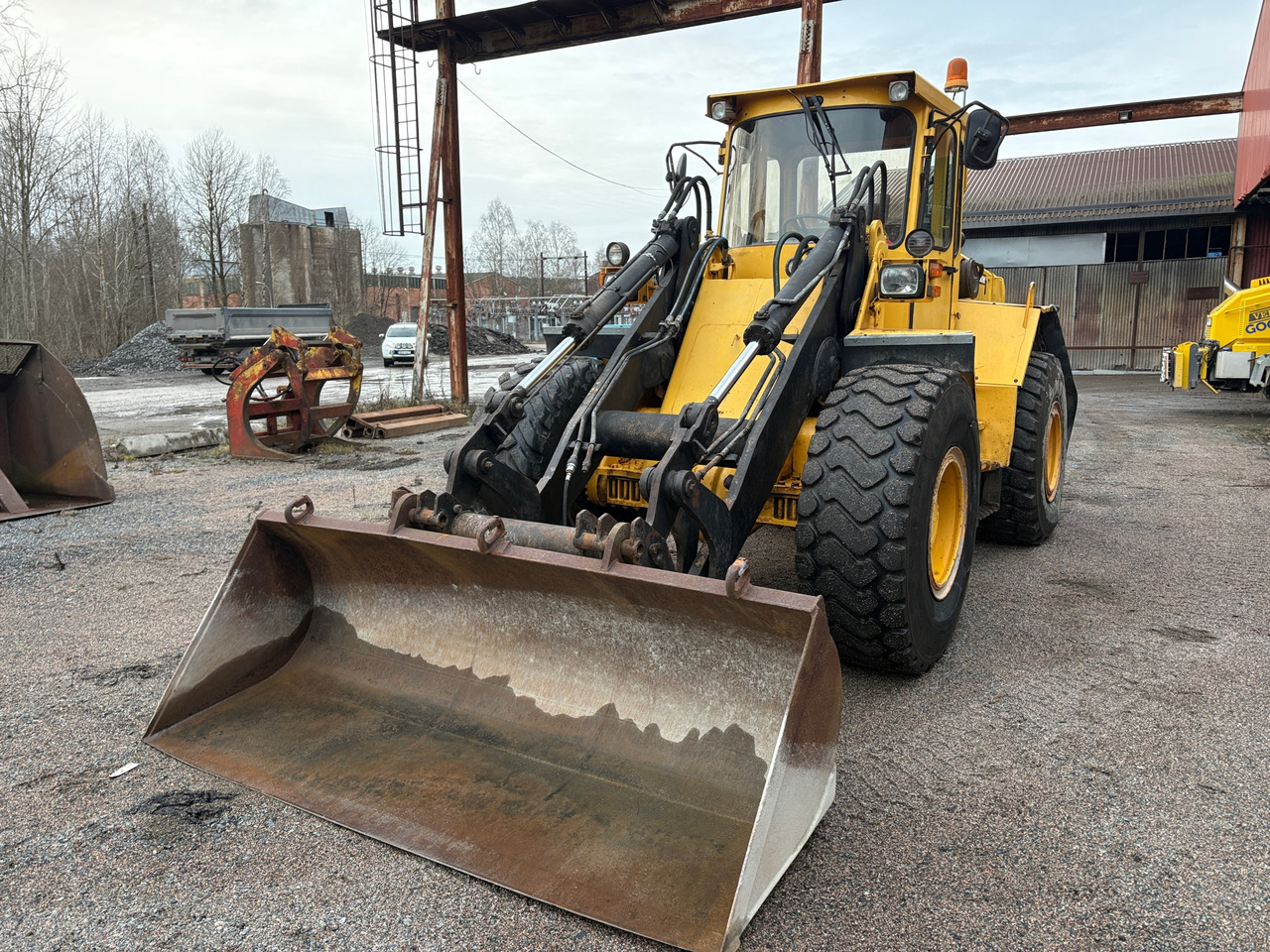 Volvo L90 - Wheel loader: picture 1 Volvo L90 - Wheel loader: picture 1