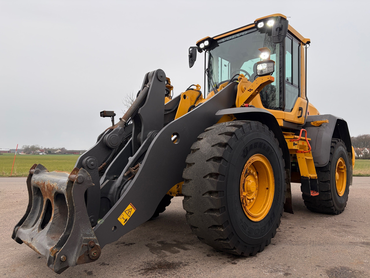 Volvo L90H - Wheel loader: picture 1 Volvo L90H - Wheel loader: picture 1