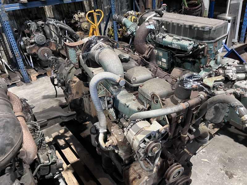 Volvo D100 met scheepskoppeling - Engine: picture 2 Volvo D100 met scheepskoppeling - Engine: picture 2