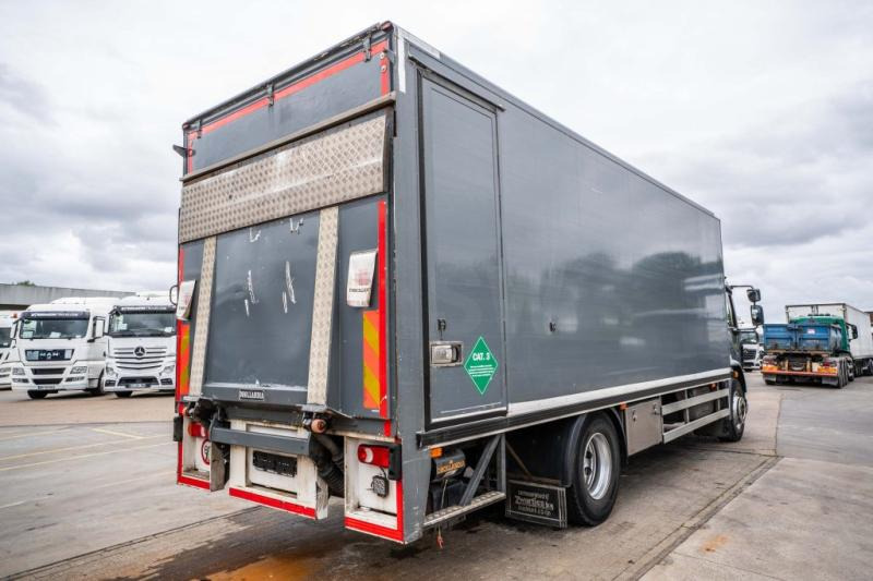 DAF LF 55.220(19 T-E6 )+DHOLLANDIA 2TON - Box truck: picture 4 DAF LF 55.220(19 T-E6 )+DHOLLANDIA 2TON - Box truck: picture 4