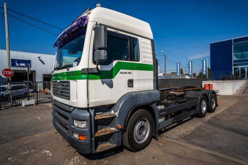 MAN TGA 26.430 LL - Hook lift truck: picture 1 MAN TGA 26.430 LL - Hook lift truck: picture 1